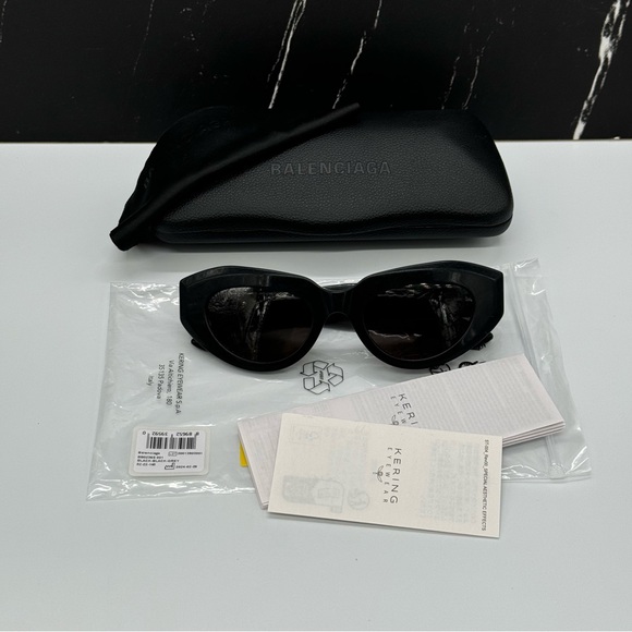 NEW BB0236S 001 BALENCIAGA BLACK WOMEN CAT EYE BALENCIAGA SUNGLASSES - Picture 12 of 12